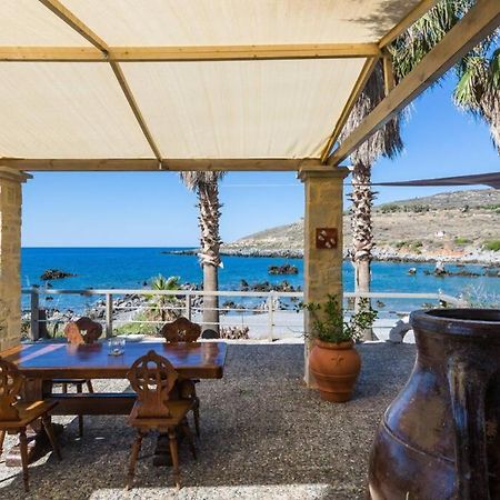 Villa Proto Helidoni - A Cozy Beachfront Villa Πετρές Εξωτερικό φωτογραφία