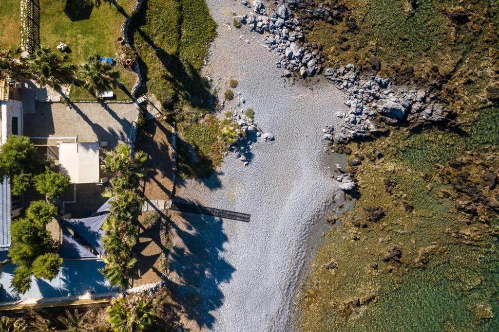 Villa Proto Helidoni - A Cozy Beachfront Villa Πετρές Εξωτερικό φωτογραφία