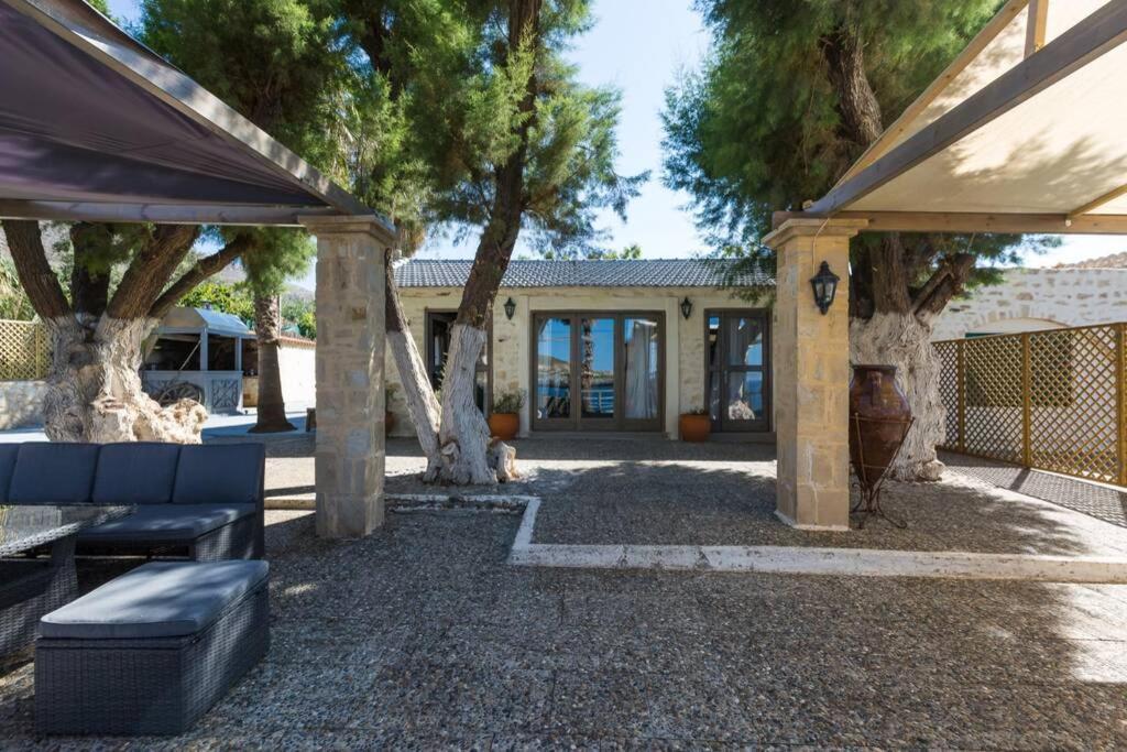 Villa Proto Helidoni - A Cozy Beachfront Villa Πετρές Εξωτερικό φωτογραφία