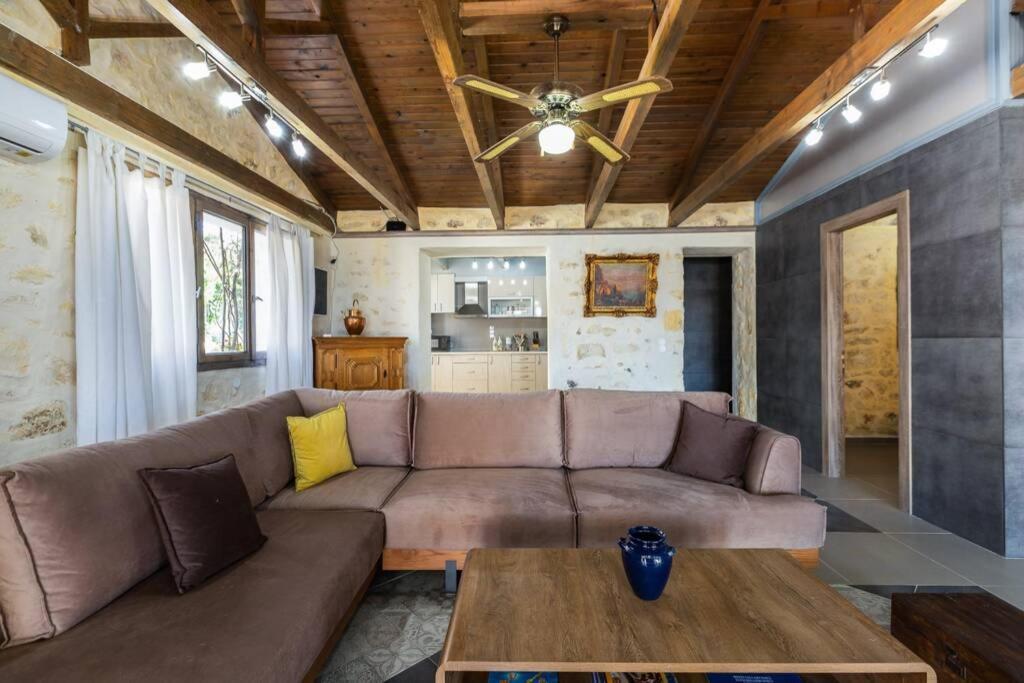 Villa Proto Helidoni - A Cozy Beachfront Villa Πετρές Εξωτερικό φωτογραφία