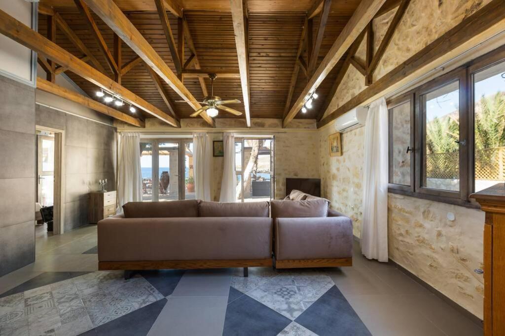 Villa Proto Helidoni - A Cozy Beachfront Villa Πετρές Εξωτερικό φωτογραφία