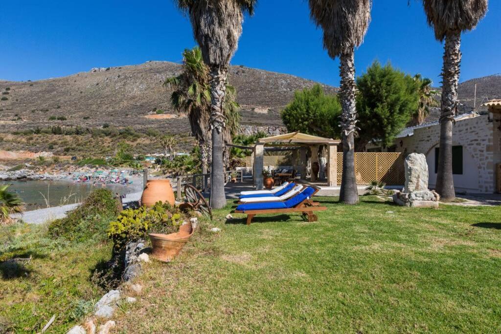 Villa Proto Helidoni - A Cozy Beachfront Villa Πετρές Εξωτερικό φωτογραφία