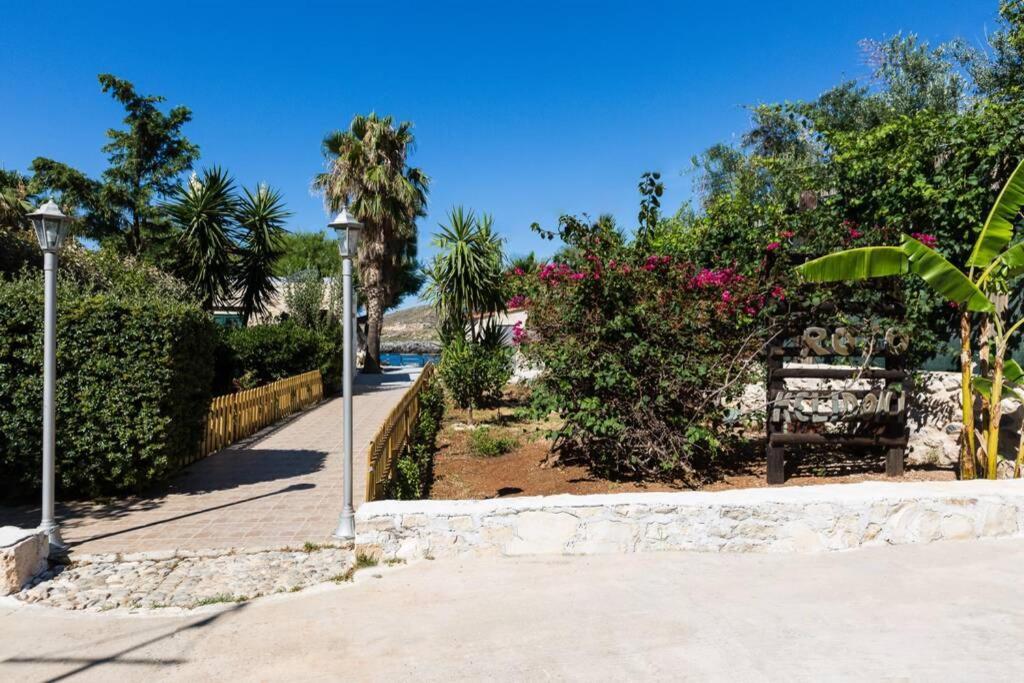 Villa Proto Helidoni - A Cozy Beachfront Villa Πετρές Εξωτερικό φωτογραφία