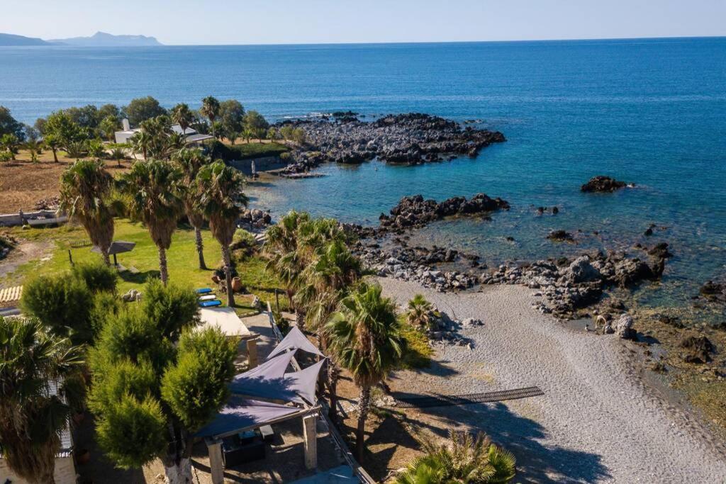 Villa Proto Helidoni - A Cozy Beachfront Villa Πετρές Εξωτερικό φωτογραφία