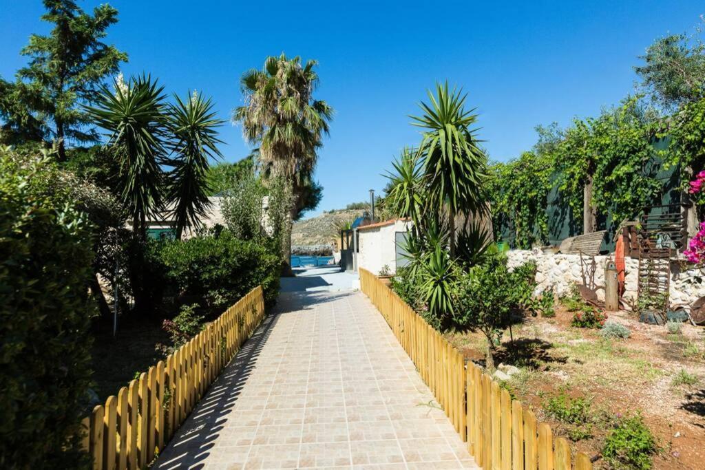 Villa Proto Helidoni - A Cozy Beachfront Villa Πετρές Εξωτερικό φωτογραφία
