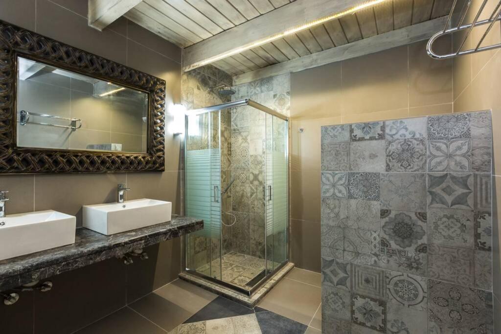 Villa Proto Helidoni - A Cozy Beachfront Villa Πετρές Εξωτερικό φωτογραφία