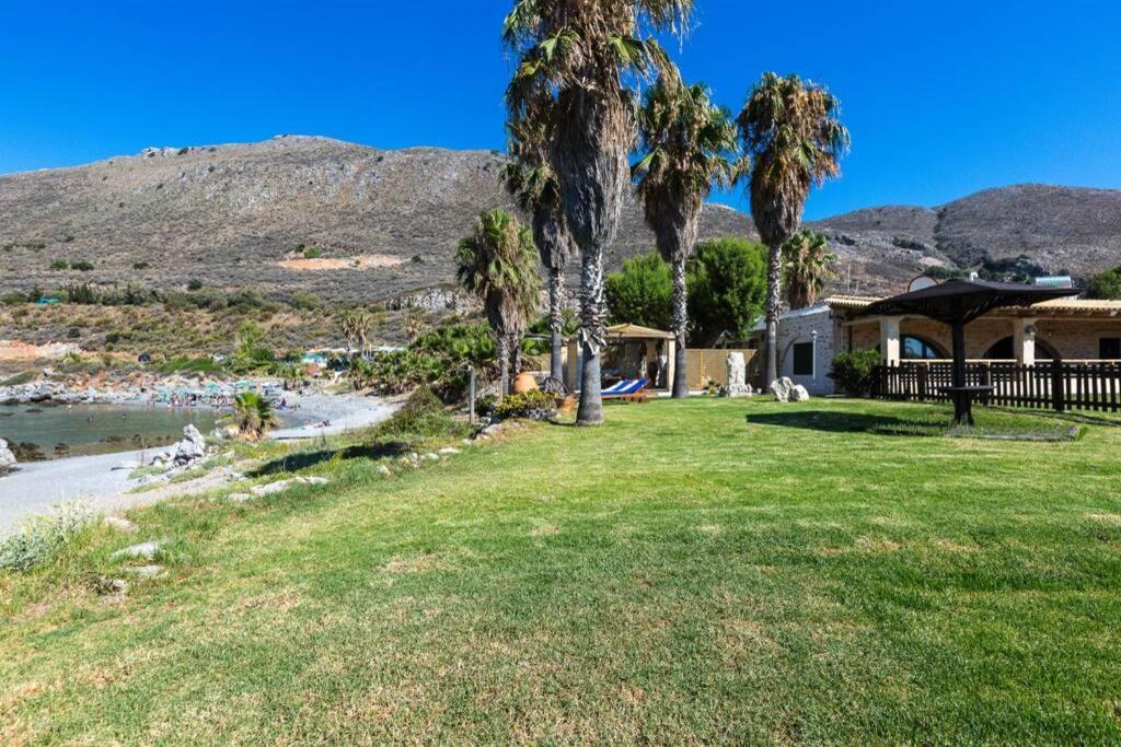 Villa Proto Helidoni - A Cozy Beachfront Villa Πετρές Εξωτερικό φωτογραφία