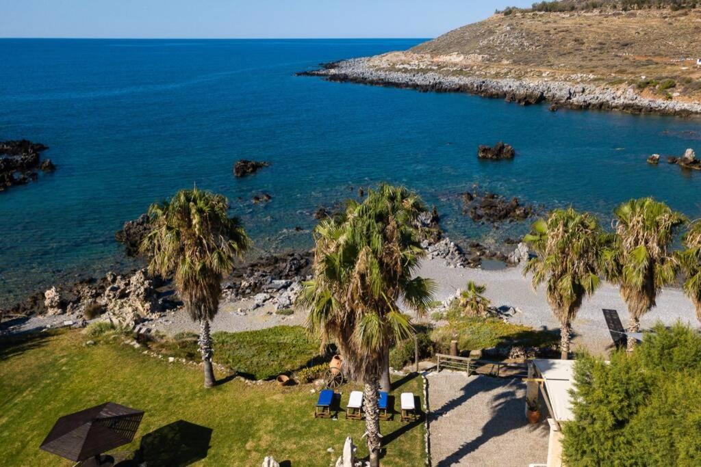 Villa Proto Helidoni - A Cozy Beachfront Villa Πετρές Εξωτερικό φωτογραφία