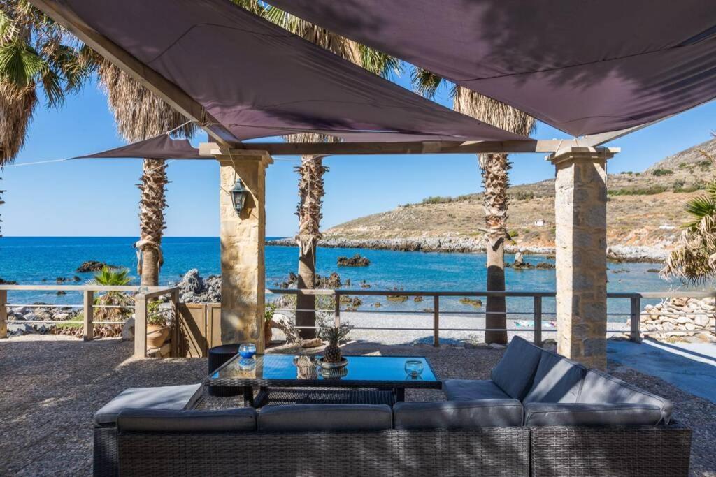 Villa Proto Helidoni - A Cozy Beachfront Villa Πετρές Εξωτερικό φωτογραφία